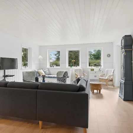 Asla - 400m From The Sea By Interhome